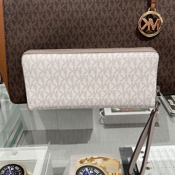 MICHAEL KORS LARGE TRAVEL CONTINENTAL WRISTLET WALLET BRIGHT WHITE SIGNATURE - Picture 13 of 16